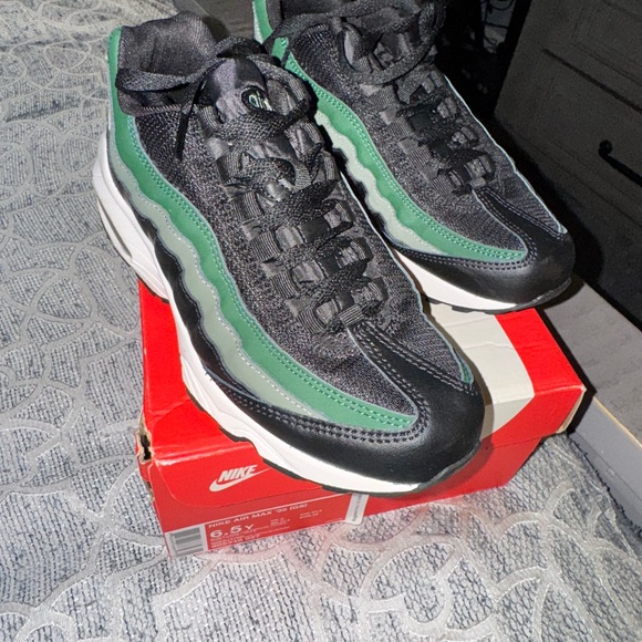 Nike Men's Black and Green Air Max Sneakers - Picture 1 of 2